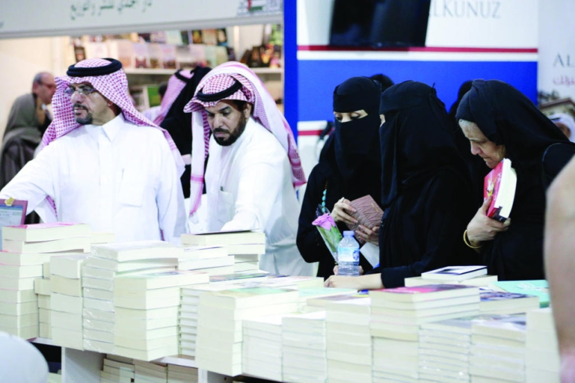 إقبال على «كتاب الرياض» وطموح للوصول إلى 900 ألف زائر