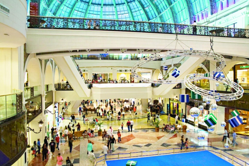 التضخم في الإمارات يتراجع إلى 4.5 % بعد قفزة ضريبة القيمة المضافة