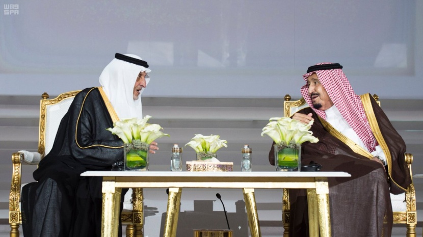 الملك سلمان يسلم جوائز الملك فيصل العالمية للفائزين