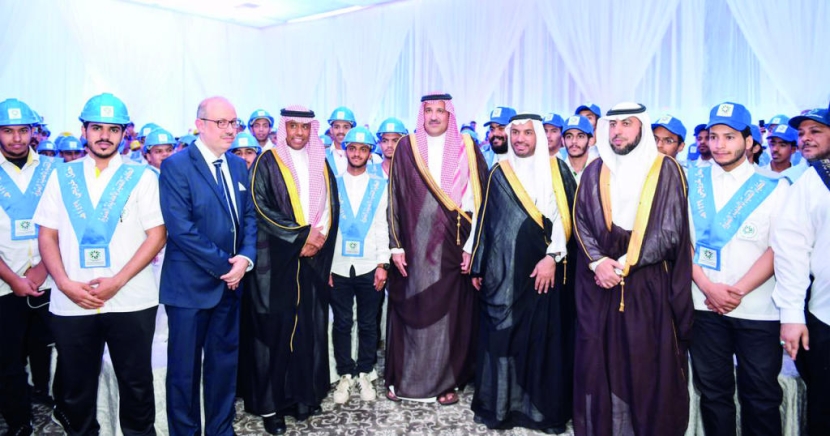 أمير المدينة المنورة يحث رجال الأعمال على توظيف الكوادر الوطنية المدربة