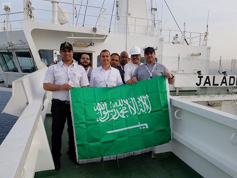 هيئة النقل ترفع العلم السعودي على الناقلة "جلادي" التي تحمل مليوني برميل نفط