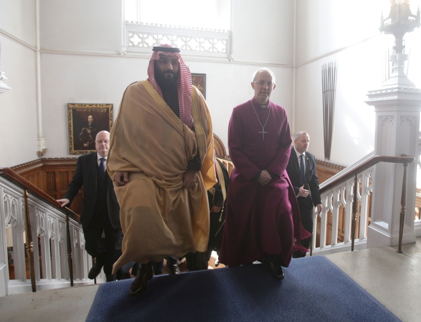 الأمير محمد بن سلمان يتسلم «مخطوطة القرآن في برمنجهام»
