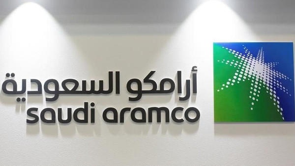 «أرامكو» توقع 8 اتفاقات مع شركات فرنسية بـ 10 مليارات دولار