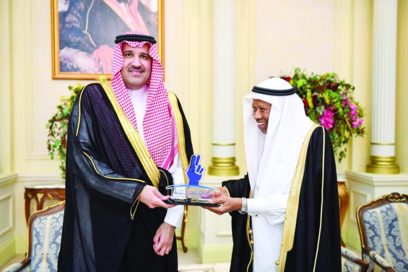 أمير المدينة المنورة يؤكد أهمية تنوع الاستثمارات الوقفية للجمعيات الخيرية وأنشطتها
