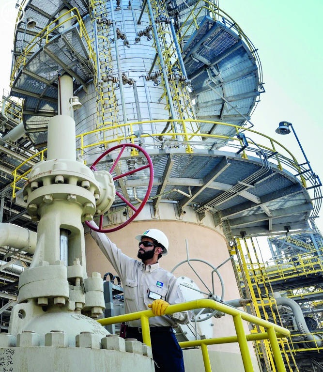 «بتروليوم إيكونوميست»: «أرامكو» تملك خططا واسعة المدى في النفط والغاز