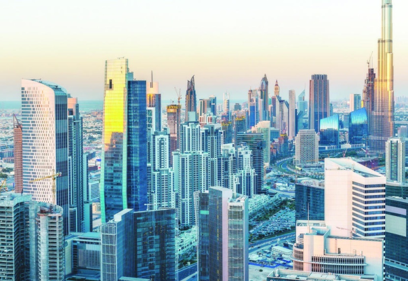 الإمارات تحفز النمو بتدشين حزمة مبادرات اقتصادية