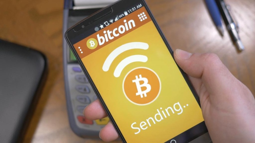 تطبيقات الهواتف الذكية ومتصفحات الإنترنت.. وسائل للاختراق والتنقيب عن العملات الرقمية