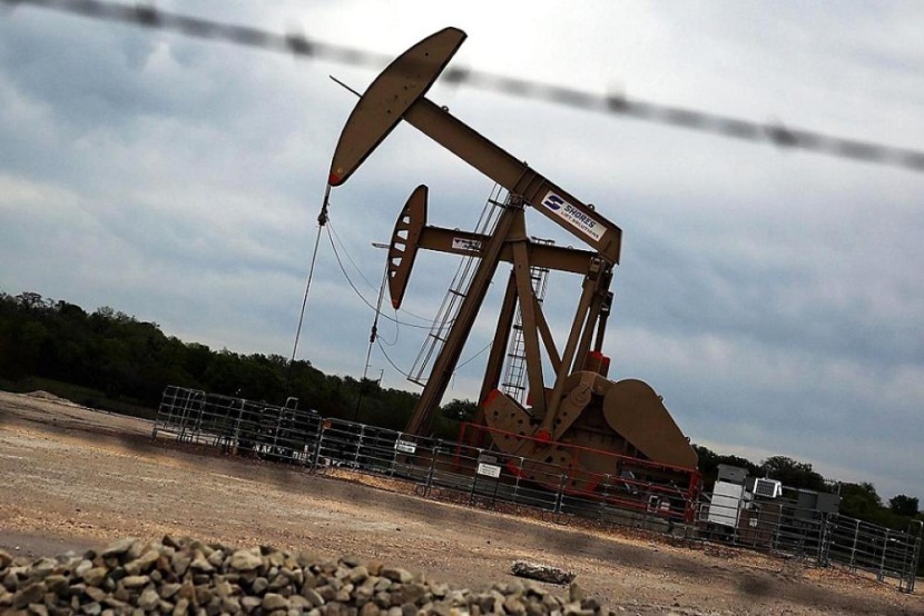 النفط يرتفع مع تراجع أنشطة الحفر الأمريكية لكن زيادة إنتاج روسيا تكبح المكاسب