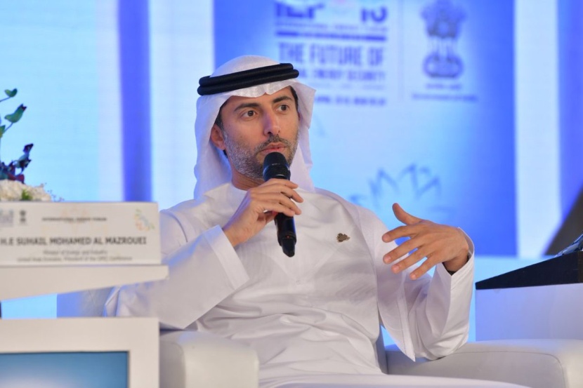 وزير الطاقة الإماراتي: كبار منتجي النفط ملتزمون بخفض المعروض لنهاية السنة