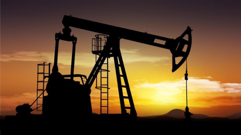 النفط يصعد لأعلى مستوى في سنوات مع تأهب الأسواق لعقوبات وشيكة على إيران
