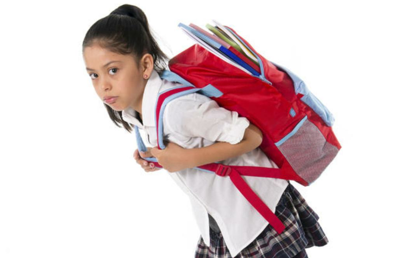 دراسة : الحقيبة المدرسية بريئة من شعور الأطفال بآلام الظهر
