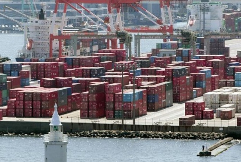 صادرات اليابان ترتفع في أبريل مع زيادة شحنات السيارات ومعدات أشباه الموصلات