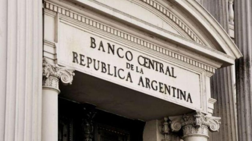 المركزي الأرجنتيني يبقي سعر الفائدة الرئيسي بلا تغيير عند 40%