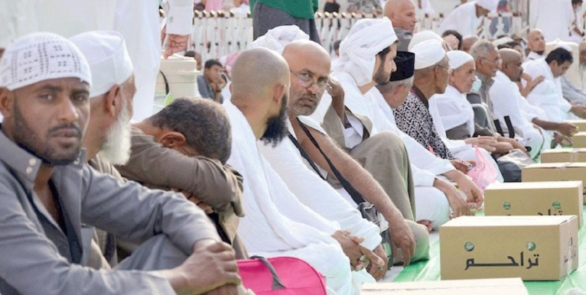 موائد الإفطار الرمضانية تتحول إلى مزيج ثقافي بين الصائمين من مختلف الجنسيات