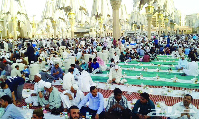 الأكلات العربية تزين سفر الإفطار في المسجد النبوي .. أبرزها الأطباق الحجازية