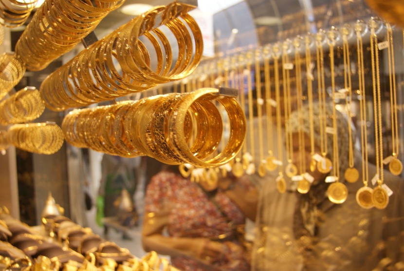 الذهب يسجل أعلى مستوى في شهر بعد قرار المركزي الأوروبي