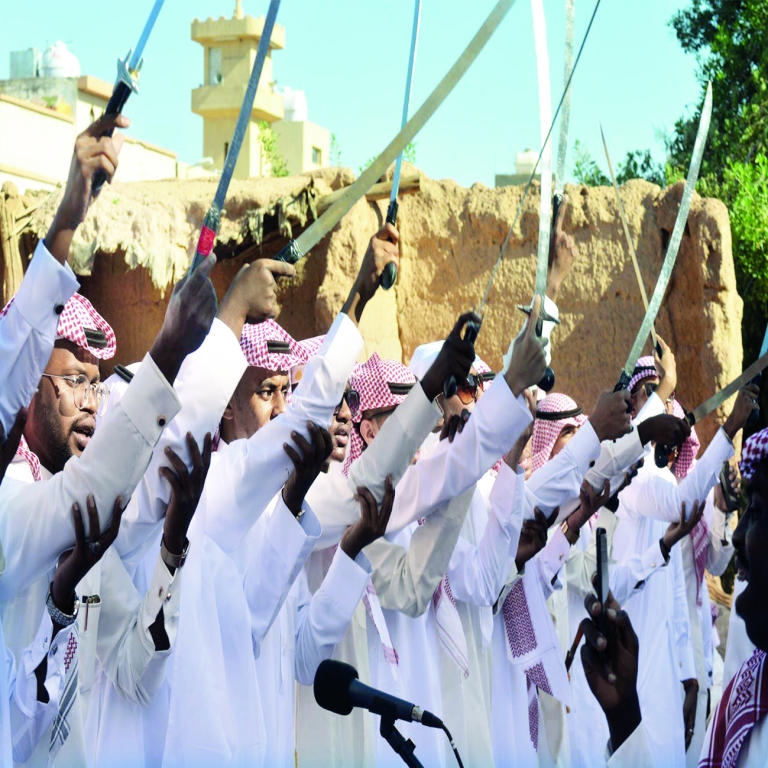 بالعرضة والعراضين.. العاصمة الرياض تستعيد مشهد «العيد القديم»