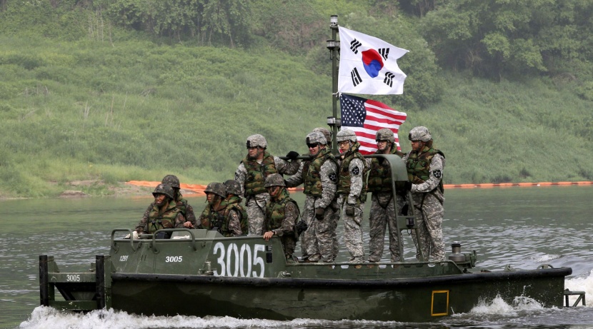 كوريا الجنوبية وأمريكا تعتزمان إعلان تعليق المناورات العسكرية