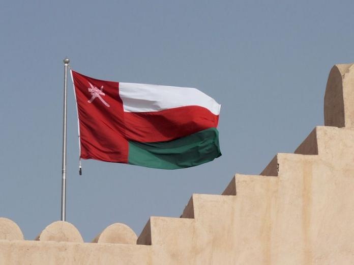 أسعار النفط تقلص عجز ميزانية عمان بنحو ثلاثة أرباع في شهرين