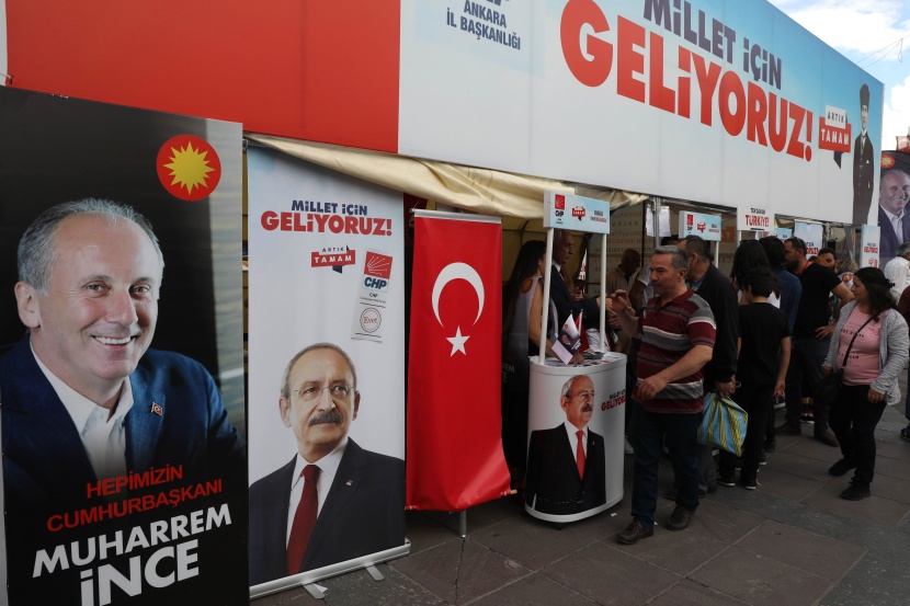 الأتراك يدلون بأصواتهم اليوم.. واستطلاعات الرأي تتوقع عدم فوز أردوغان في الجولة الأولى