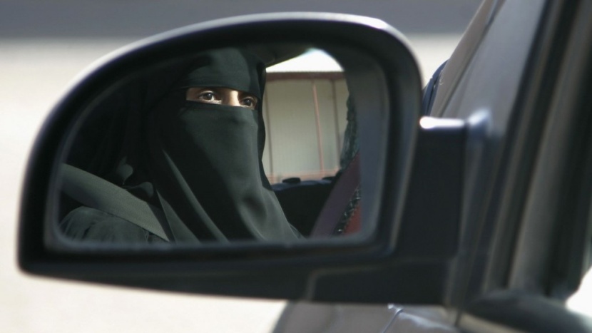 "المرور" يبدأ في استبدال رخص القيادة الدولية للنساء