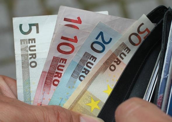 اليورو يرتفع لأعلى مستوى في 10 أيام