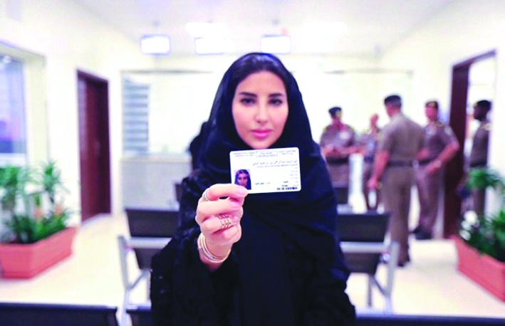 سعوديات: لا نعامل السيارة «معاملة الفساتين» .. ما يهمنا قوتها لا لونها
