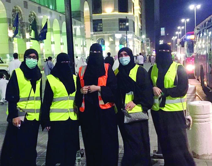 28 متطوعة يرشدن زوار المدينة المنورة