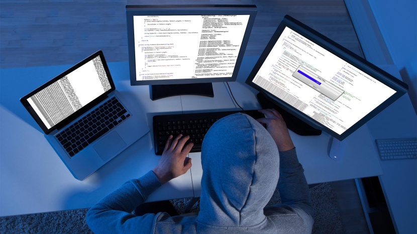 هل يقع اللوم على عاتق برمجيات الإنترنت في التضليل الإعلامي؟