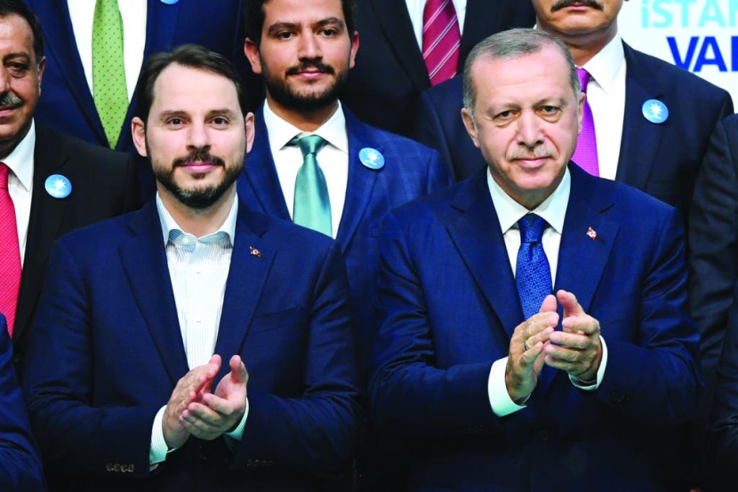 «فاينانشيال تايمز»: أردوغان يدير تركيا كشركة عائلية