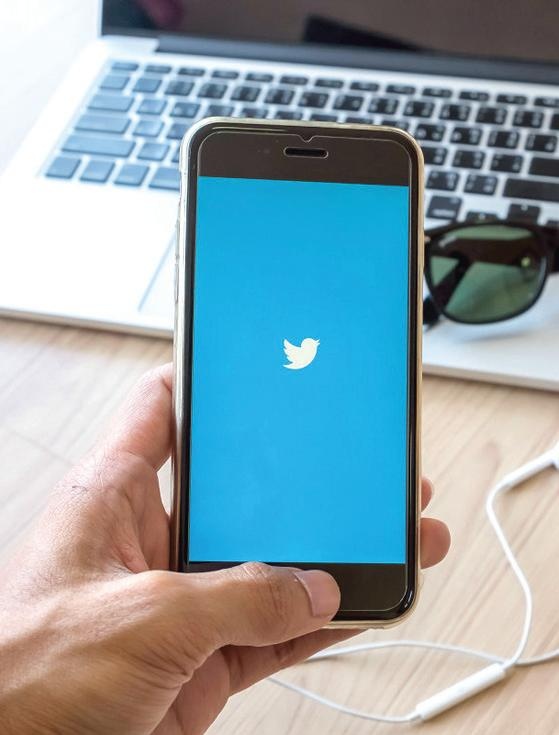 «تصفية شاملة» لـ «تويتر» ومستخدمون يفقدون مئات الآلاف من المتابعين الوهميين