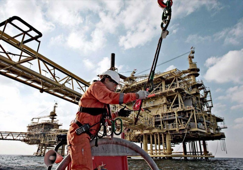 جولدمان ساكس يتوقع تقلب سوق النفط وتراوح الأسعار بين 70 و80 دولارا للبرميل
