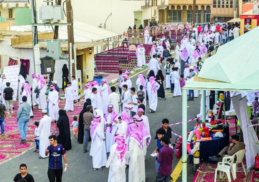 بالعادات القديمة .. مهرجان الأطاولة يثري رواده بحكايات الماضي