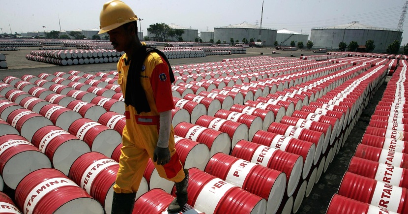 ارتفاع أسعار النفط مع إعلان تراجع المخزون الأمريكي