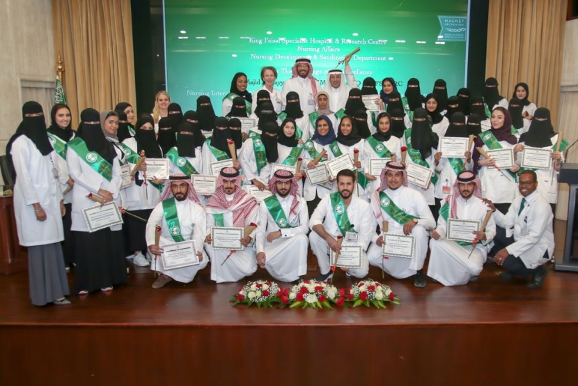 «التخصصي» يخرج 62 ممرضا وممرضة ضمن برنامج السعودة