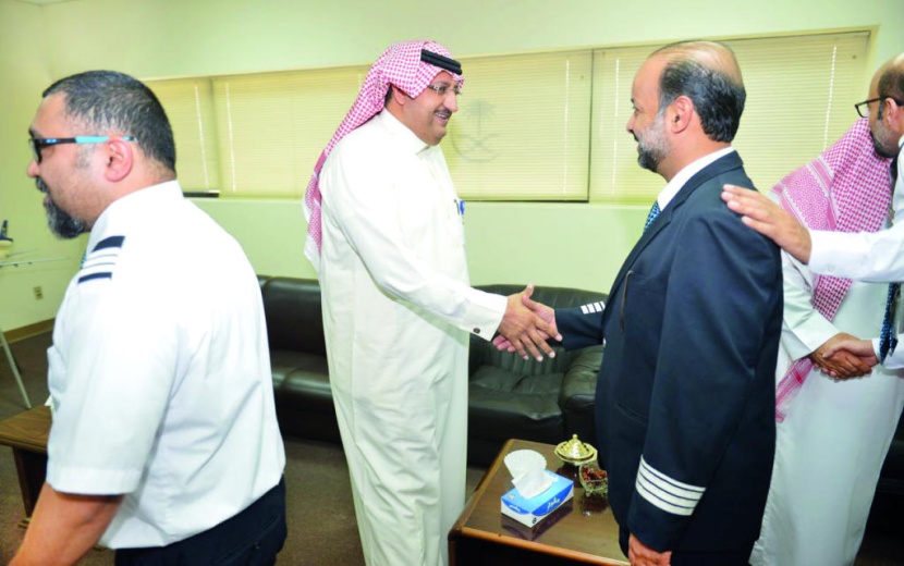 مطار الدمام يحتفي بالغصاب مدير الشحن الجوي