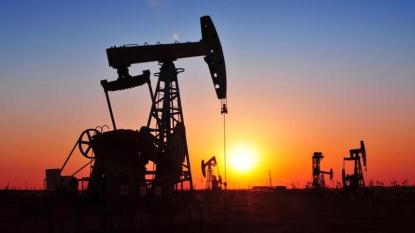 النفط ينخفض مع تأثر توقعات الطلب سلبا بالنزاعات التجارية