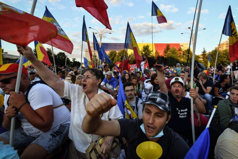تظاهر الآلاف في رومانيا احتجاجا على الفساد