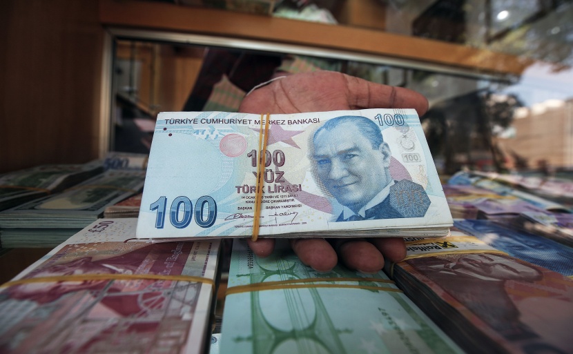 الليرة التركية تهبط لمستوى قياسي جديد عند 7.24 ليرة مقابل الدولار