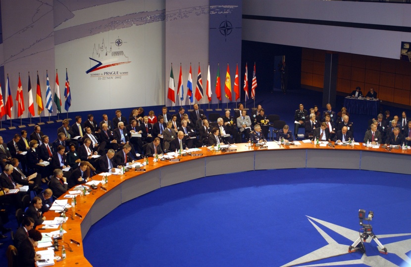 الناتو: لا نعتزم التدخل في النزاع التجاري بين تركيا وأمريكا