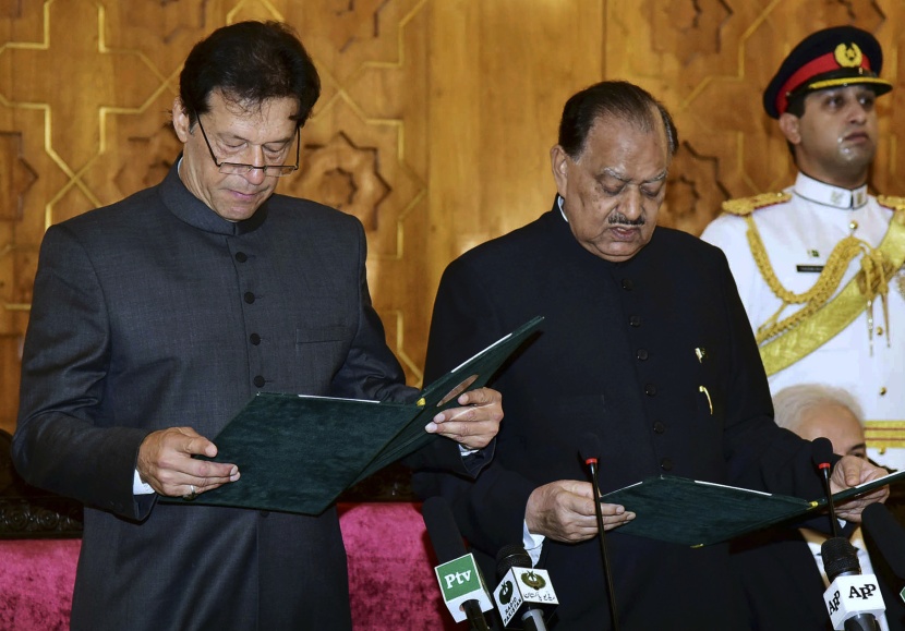 عمران خان يؤدي اليمين رئيسا لحكومة باكستان