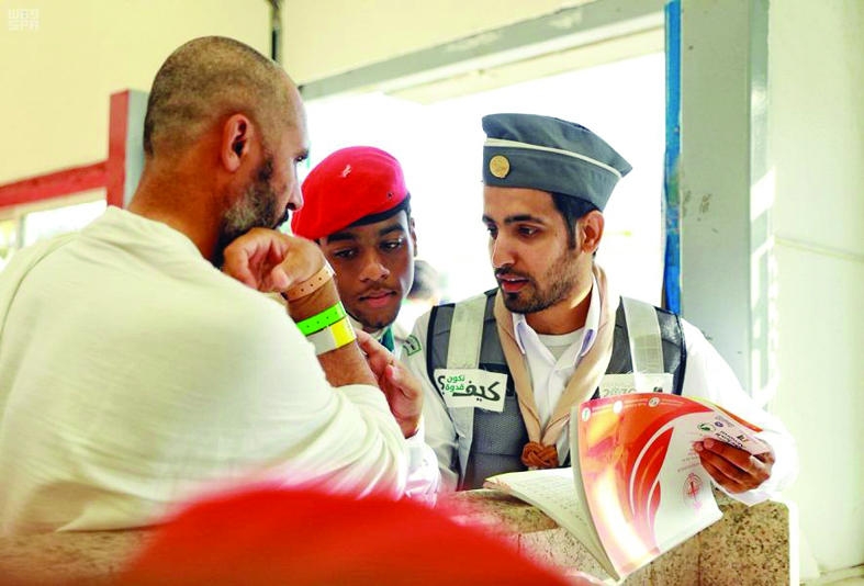 «الكشافة السعودية» ترشد 14503 حجاج في اليوم الـ 8
