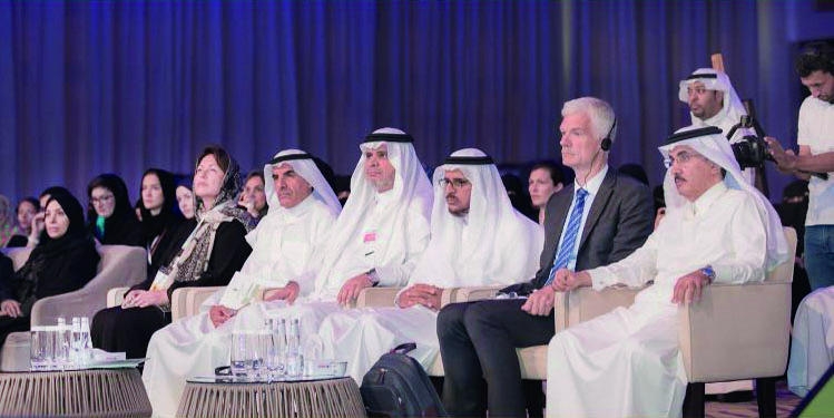 العيسى للمعلمين: استمروا في التطوير.. وتفاعلوا مع كل جديد ومفيد