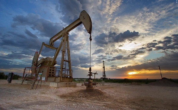 النفط يهبط متأثرا بالحروب التجارية والعقوبات على إيران تكبح الخسائر