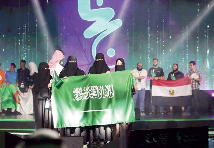 فريق نسائي سعودي يفوز بمليون «هاكاثون الحج»