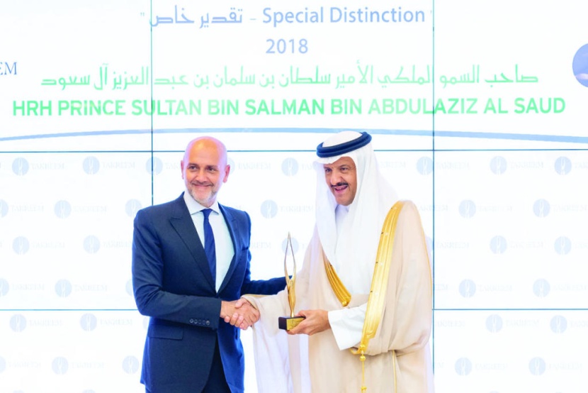 منح الأمير سلطان بن سلمان جائزة التميز لإنجازاته الرائدة