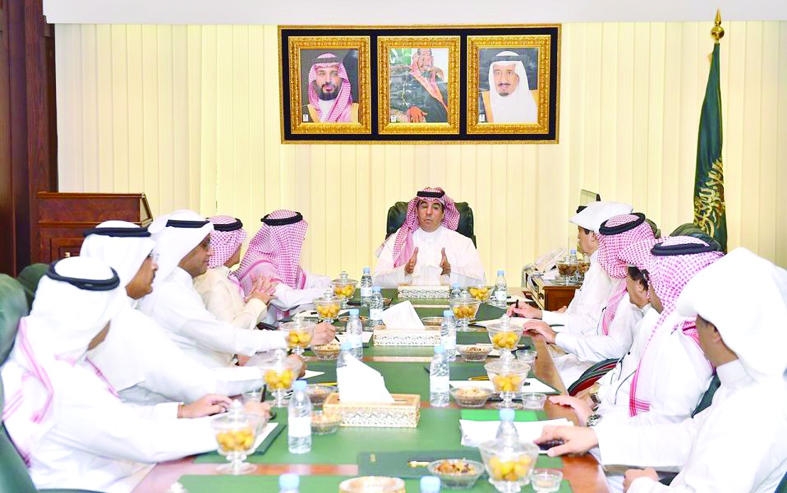 العواد يناقش مستجدات القطاع الإعلامي مع رؤساء 
تحرير الصحف المحلية