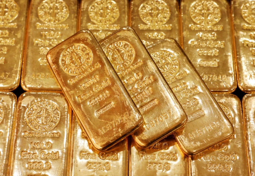 الذهب ينخفض مع ارتفاع الدولار بفعل الخلاف التجاري الأمريكي الصيني
