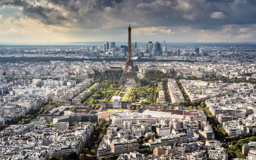 فرنسا تتوقع عجزا في الميزانية قد يثير استياء بروكسل