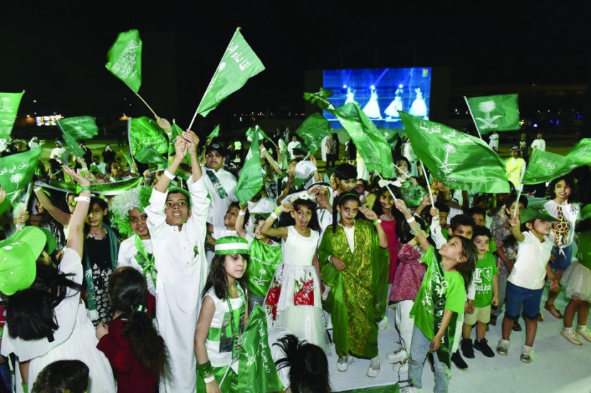 «السعودية تستكشف القمر» .. جناح جذب زوار «سيرة مجد»